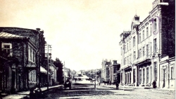 Улица Крайнего, 1910 г. Справа – гостиница В.Н. Сеферова